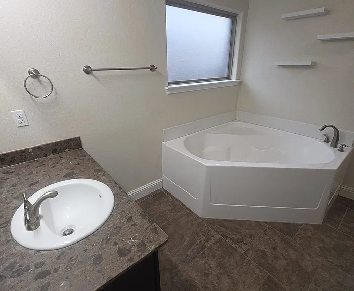 5913 Mile High Ln — Photo 27