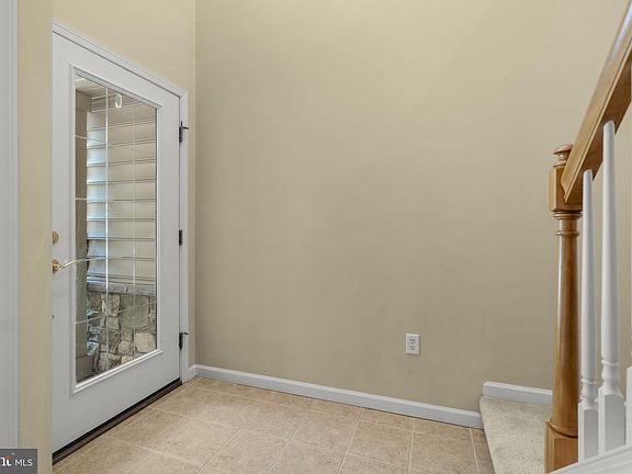 5th image of 249 Fieldcrest Ln