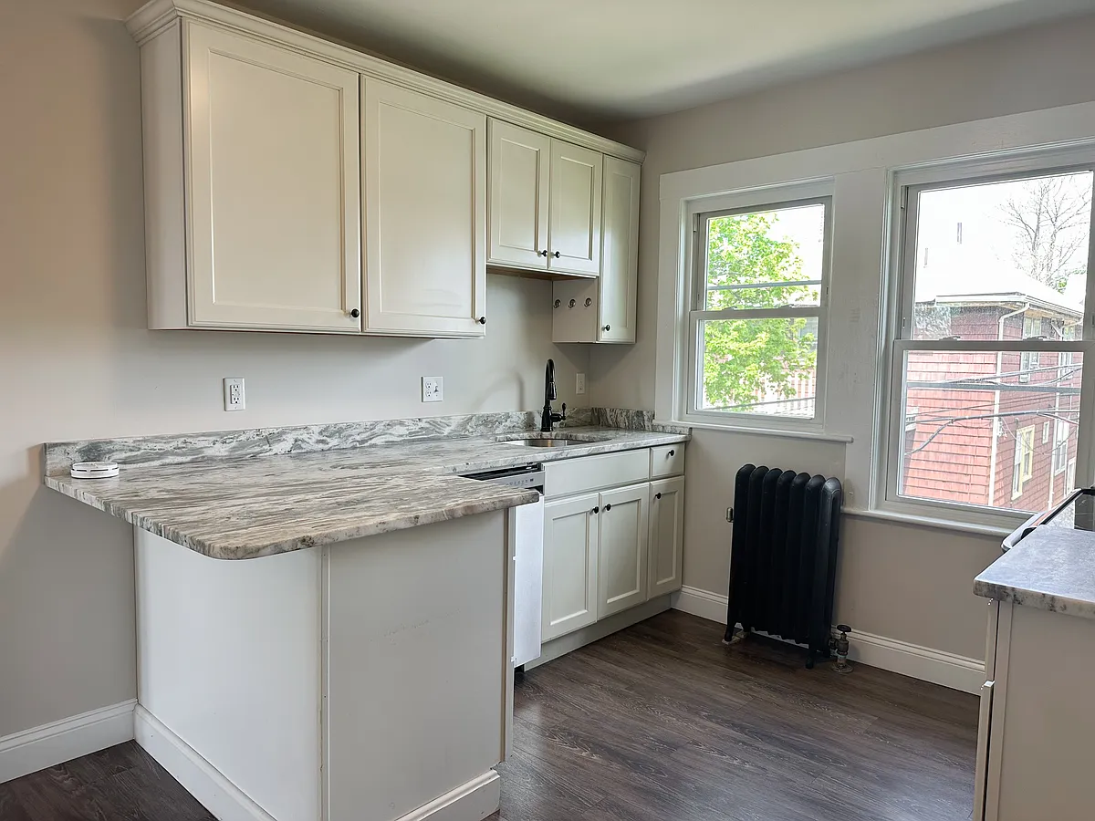 Building Photo - 14 Oakton Ave #2