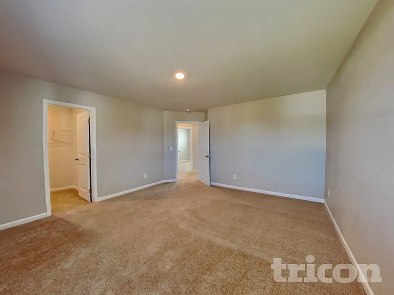 260 Chedworth Dr — Photo 15
