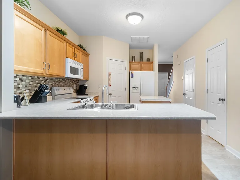 129 Alexander Blvd — Photo 13