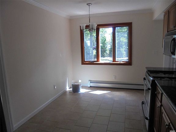 4th image of 55 Westbridge Dr