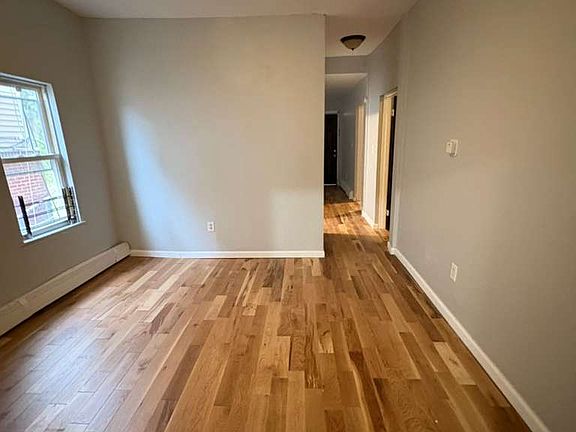 5th image of 135 Elizabeth Ave #1