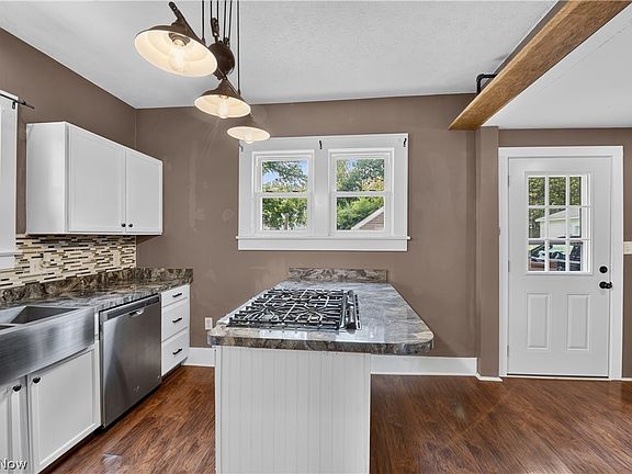 3rd image of 395 High St
