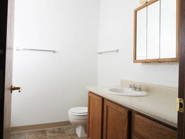 Sunburst Apts — Photo 13