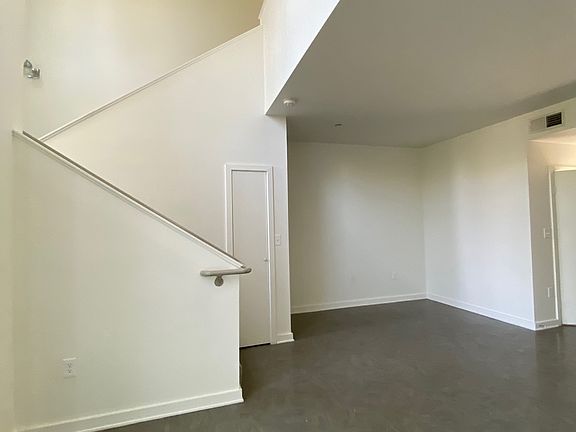 2nd image of 1340 W 4th St APT 6