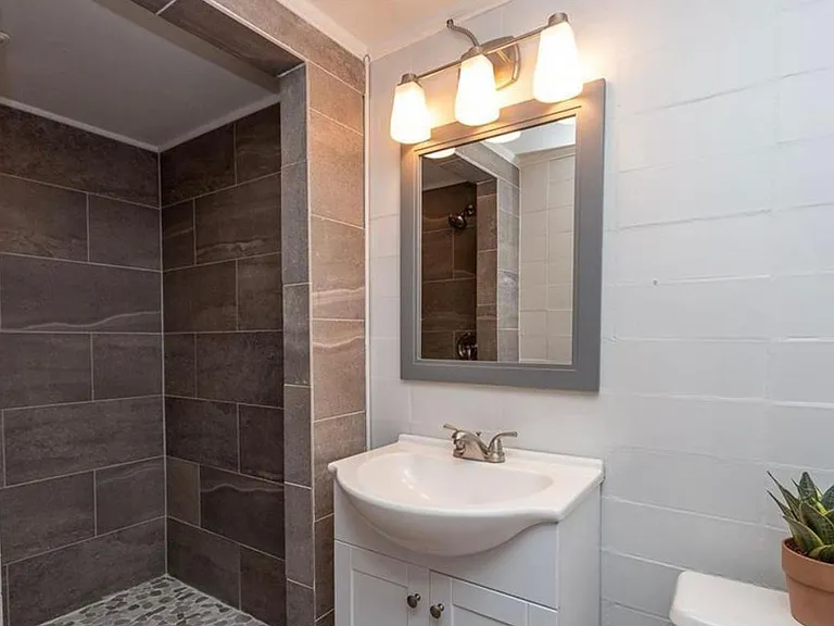 256 Castle Dr — Photo 36