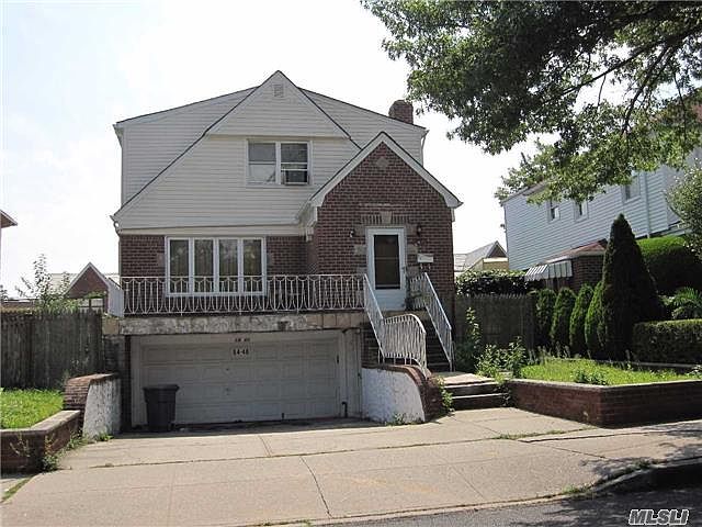 2nd image of 6448 Ellwell Cres