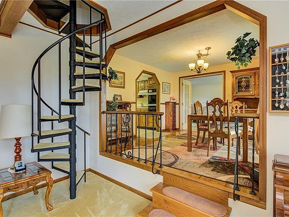 5th image of 1001 N Mount Auburn Dr