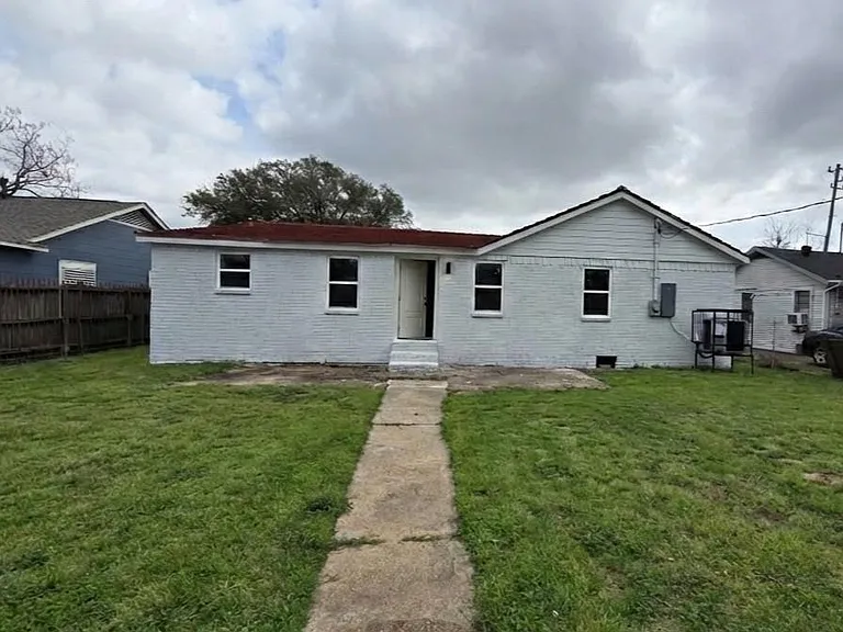 4607 Englewood St — Photo 31