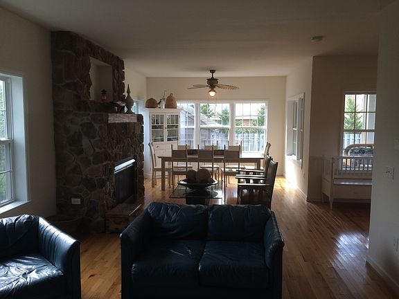 3rd image of 672 Lake Ave