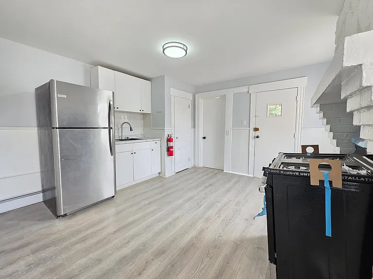 8 Lincoln Ave #2 — Photo 7