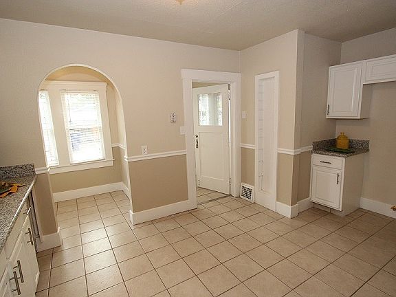 3rd image of 835 N Thorne Ave
