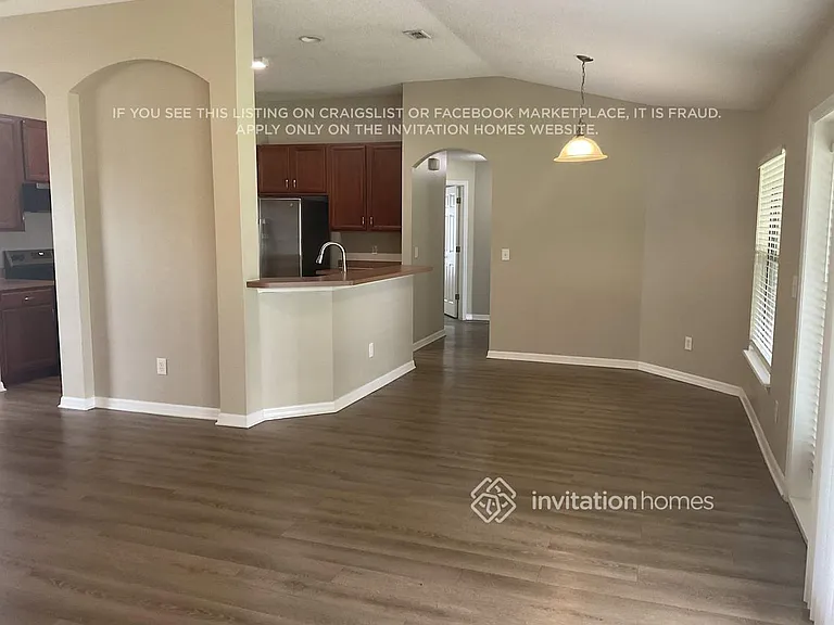 1714 Garden View St — Photo 4