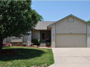 401 N Walnut Creek Dr, Derby, KS 67037