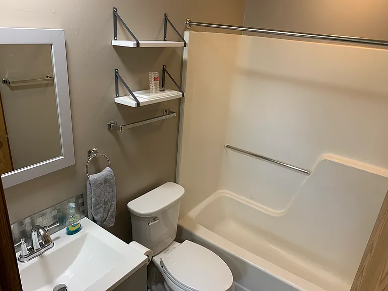 951 Southgate Dr — Photo 7