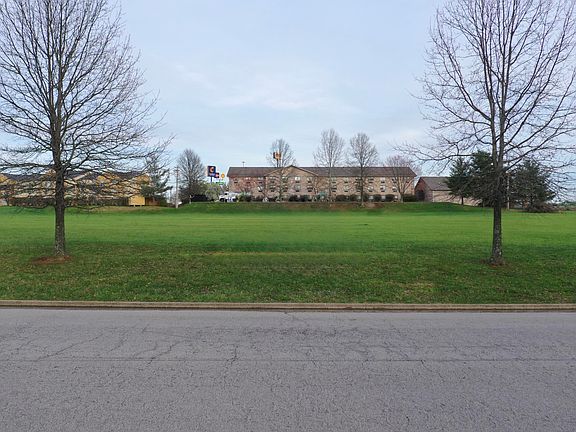 3rd image of 320 Silver Lake Dr