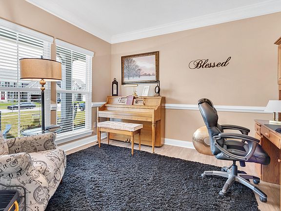 4th image of 185 Kaitlyn Dr