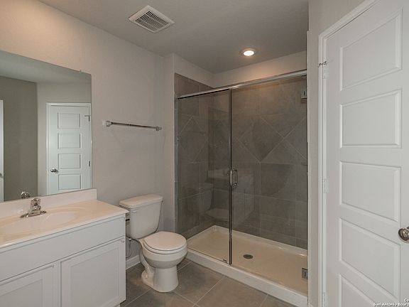 4th image of 104 Pendleton Cove