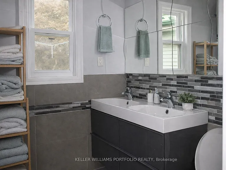 71 Chisholm Ave — Photo 6