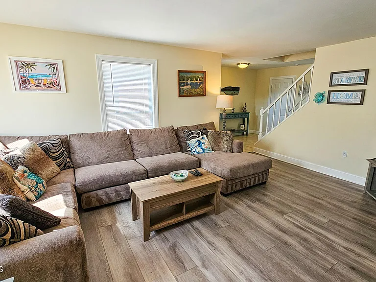 105 Peter Rd — Photo 8