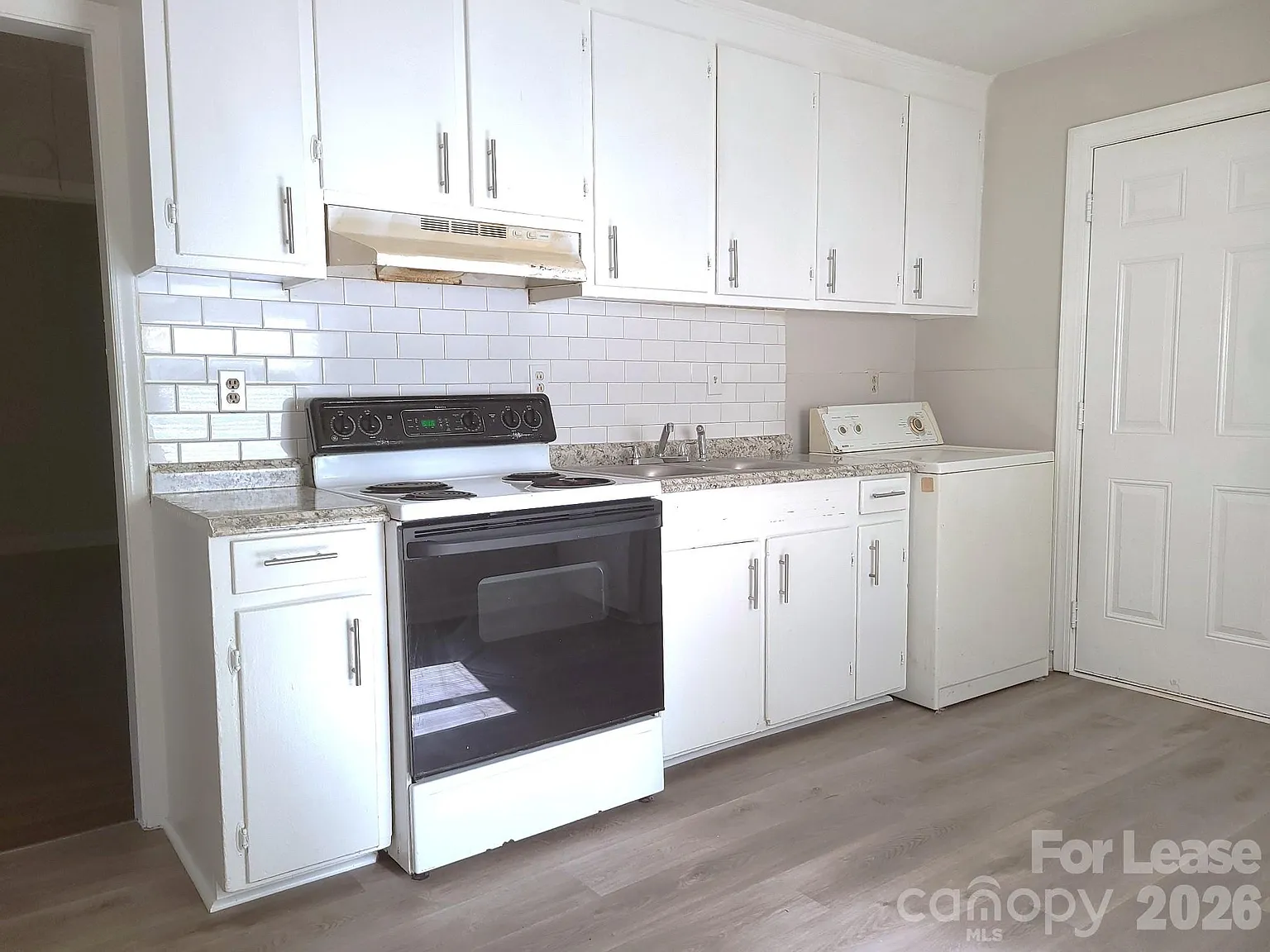 2 bed, 1.0 bath, $995 — Photo 2