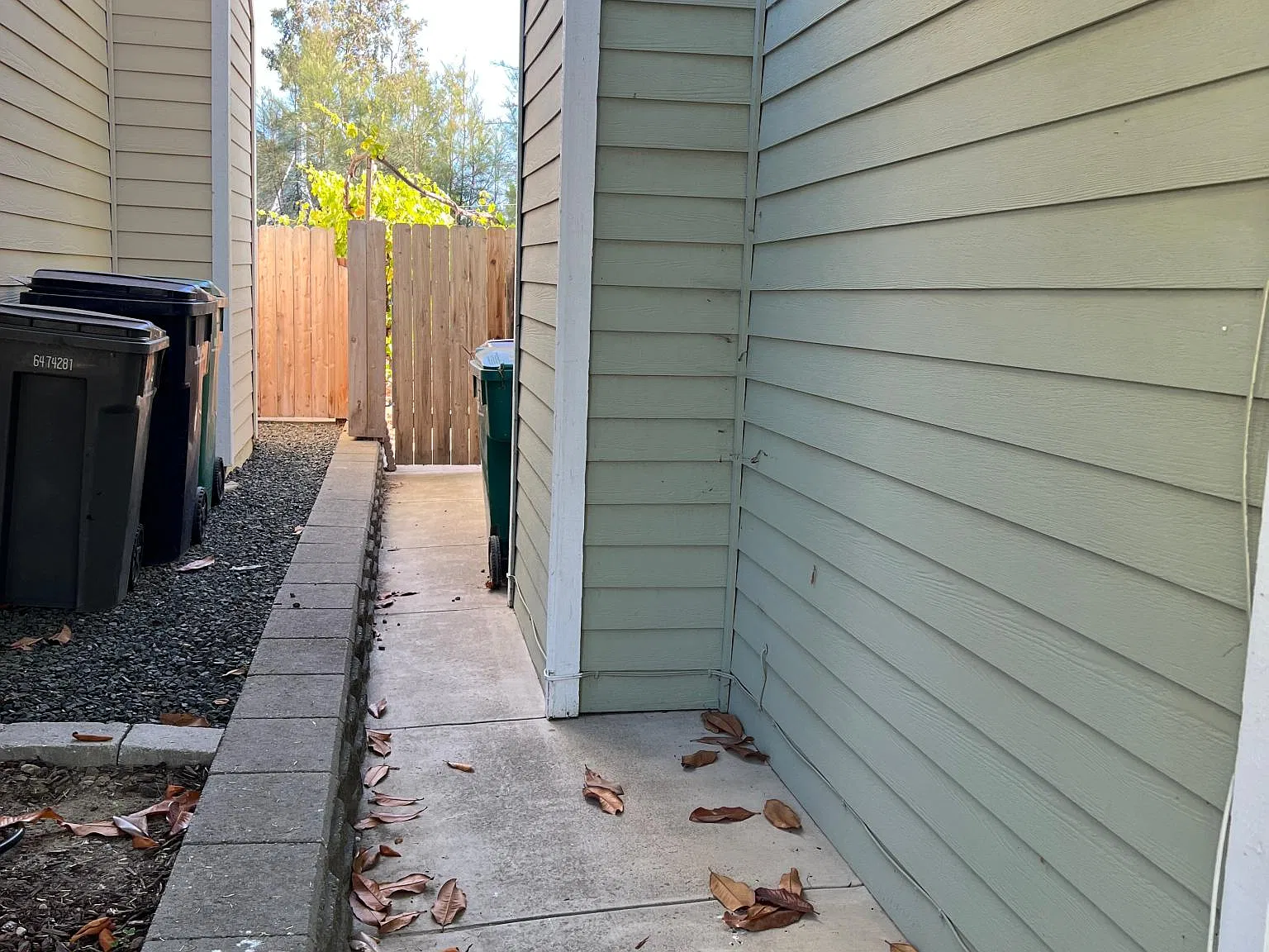 3 bed, 2.5 bath, 1370 sqft, $3,485 — Photo 3