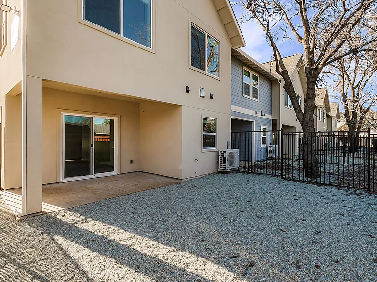2501 Floral Ave — Photo 14