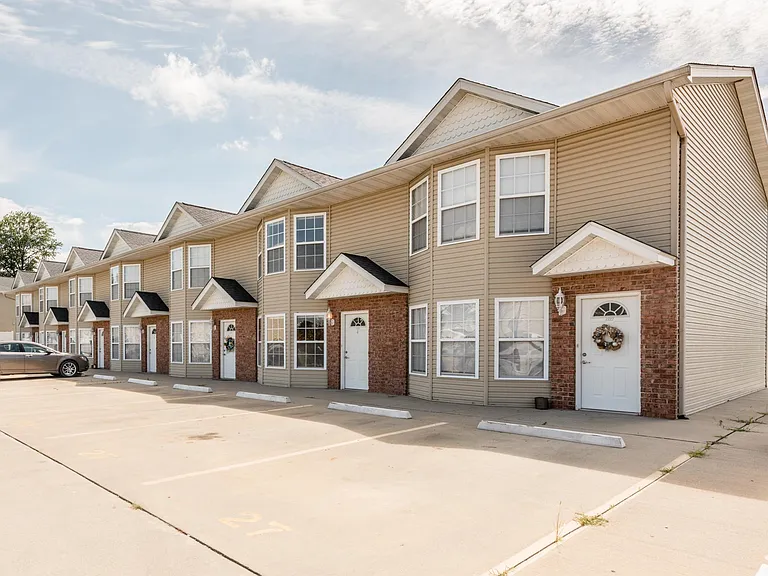 Emerald Pointe — Photo 18