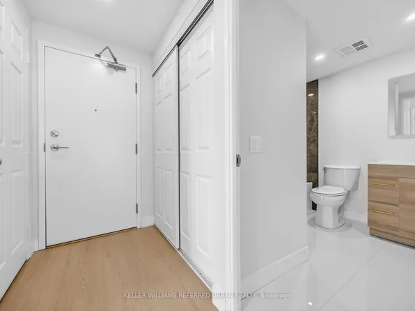 7 Bishop Ave #501, Toronto, ON M2M 4J4