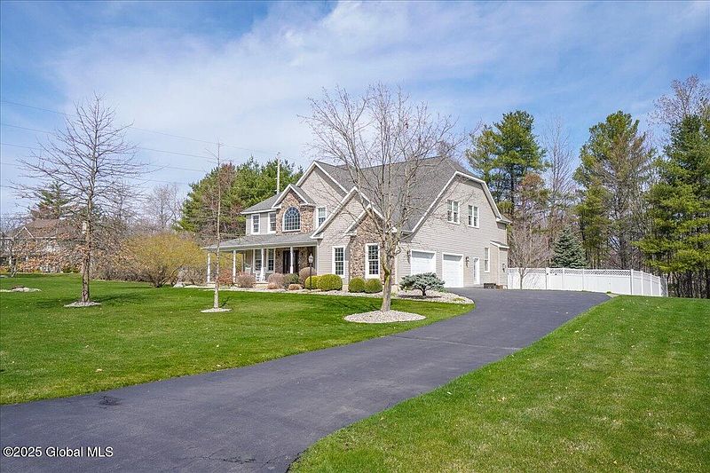 2nd image of 2 Leah Court