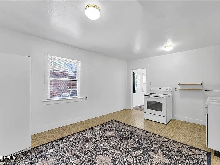 1145 Seminary Ave — Photo 12