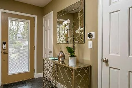220 Greenridge Dr — Photo 3