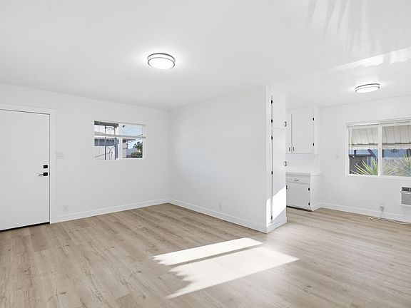 2nd image of 6860-6870 Hazeltine Ave #3