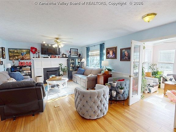 3rd image of 327 Northridge Dr