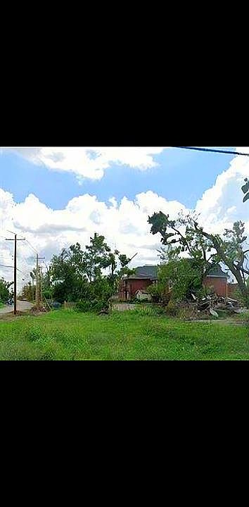 2nd image of 916 Clarendon Ave