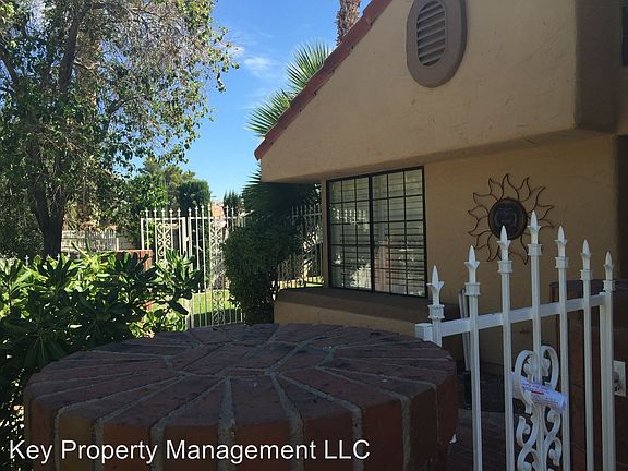 3rd image of 2701 Miraflores Ave