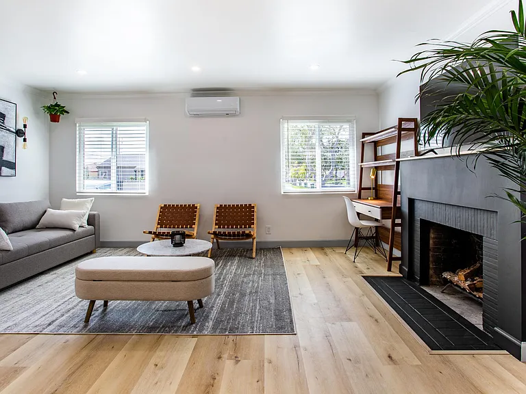 2617 W Norwood Pl — Photo 2