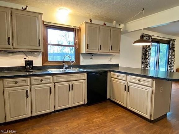 5th image of 3018 Cinnamon Dr W