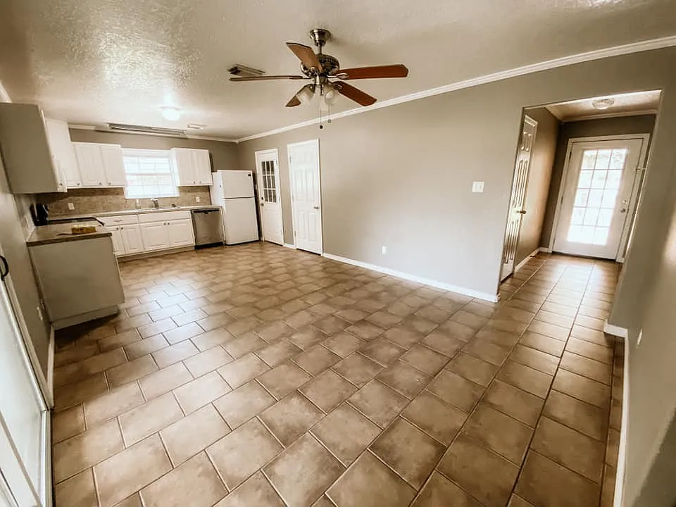 3 bed, 1451 sqft, $1,600 — Photo 3