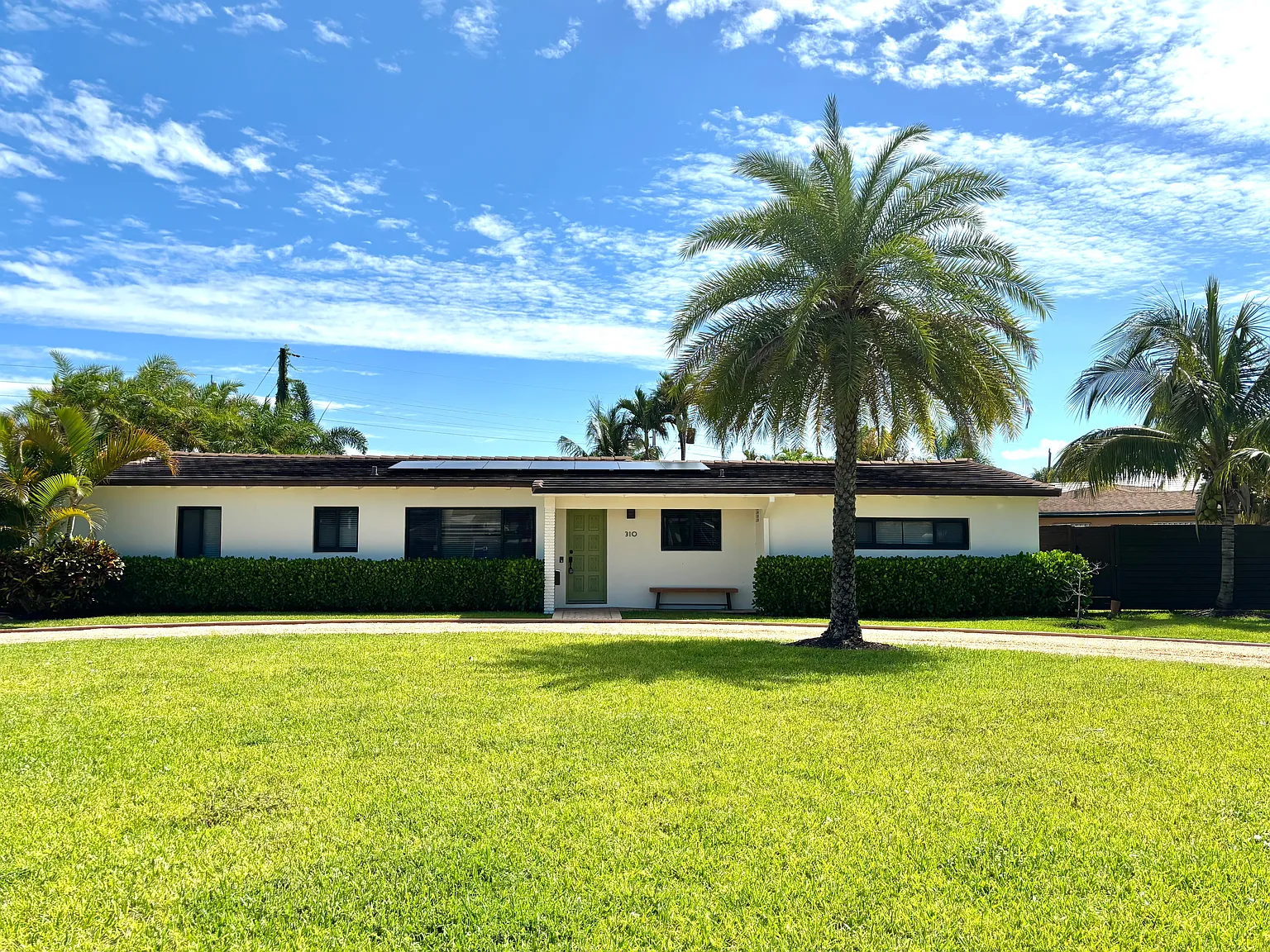 3 bed, 1414 sqft, $9,000 — Photo 1