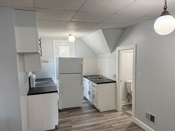 2nd image of 21 Essex St APT 5