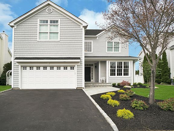 2nd image of 39 Auden Ave
