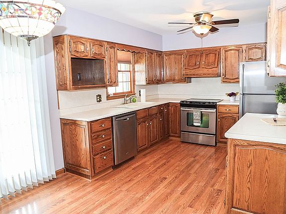 Clean, efficient kitchen.