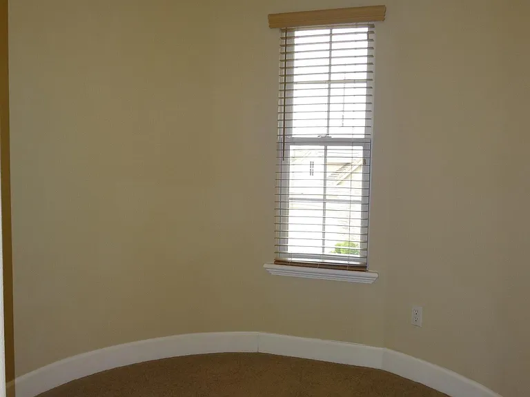 1123 Montague Ln — Photo 27