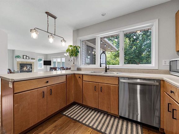 3rd image of 74 Galway Cir
