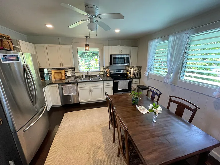 446A Kukuau St #A — Photo 2