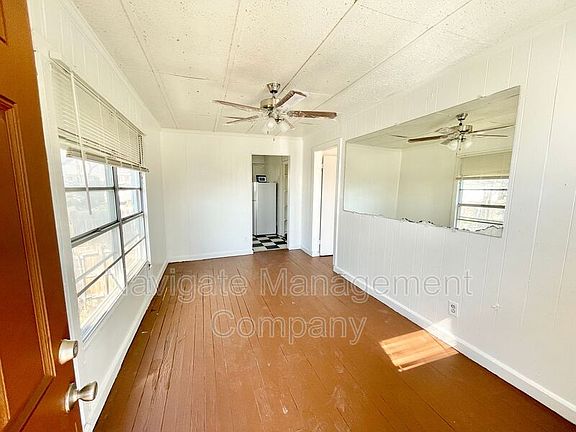 4th image of 2416 Sanborn St Unit A
