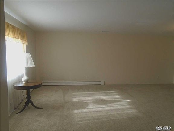 3rd image of 17 Northfield Dr