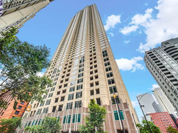 33 W Ontario St APT 22H, Chicago, IL 60654
